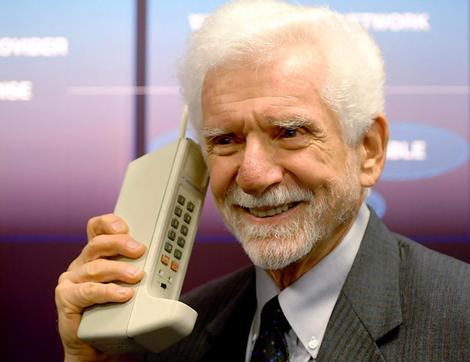 Каким был первый мобильный телефон?