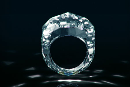 Самое дорогое бриллиантовое кольцо в мире целиком сделано из бриллианта
