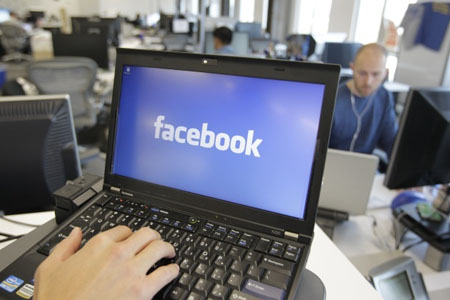 Сотрудники Facebook жалуются на работу: много еды, мало совещаний, заставляют "быть собой"